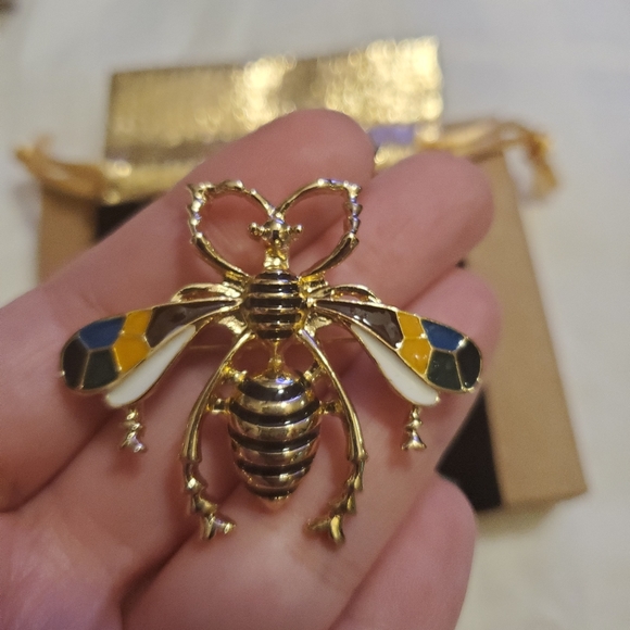 New Beautiful Enamel Wasp/Bee Brooch - Picture 3 of 7